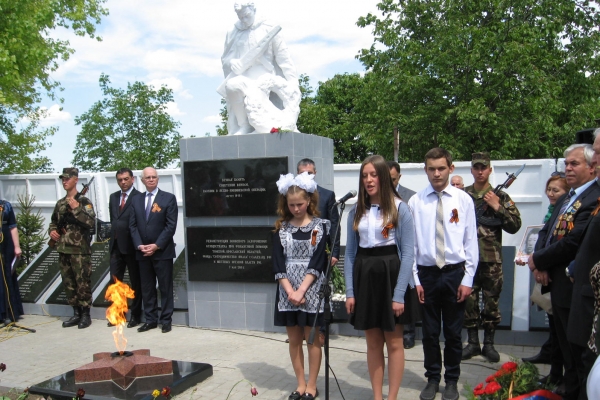 Церемония открытия отреставрированного мемориального комплекса в коммуне Грэдиница Республики Молдова, 2016 год