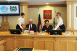 Изображение к новости 'Парламенты Томской области и Республики Тыва подписали соглашение о сотрудничестве'. 