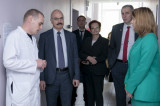Изображение к новости 'Законодателям представили томские разработки в области фармации и биомедицины'. 