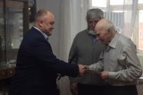 Изображение к новости 'Депутат Александр Терещенко поздравил юбиляра с 90-летием'. 